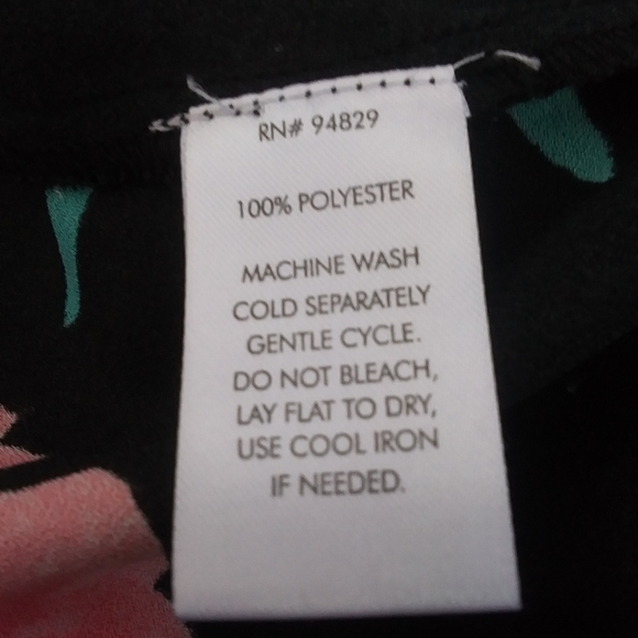 NWT "Derek Hart" black floral 3/4 sleeve blouse - Picture 8 of 9